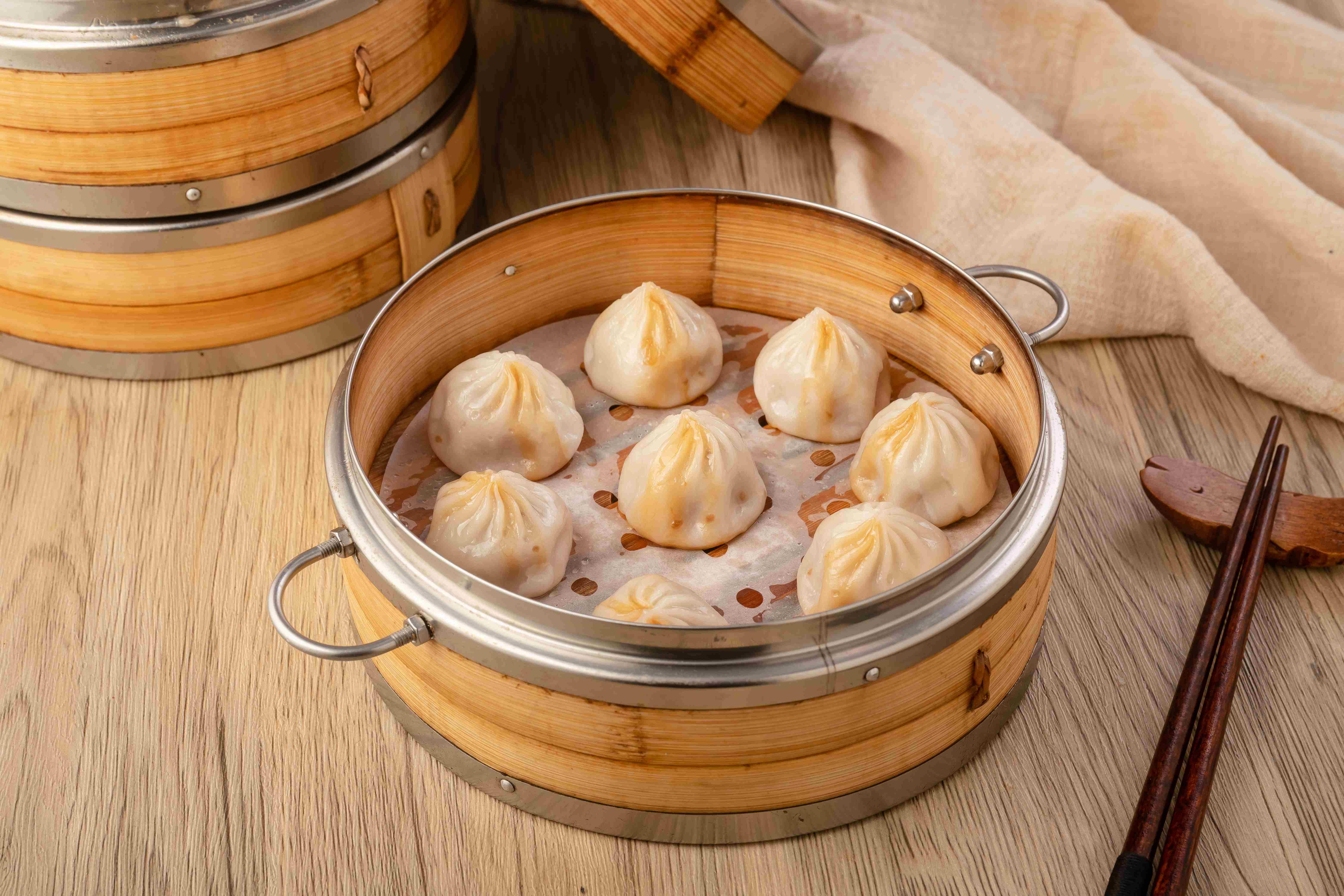 爆汁小笼包